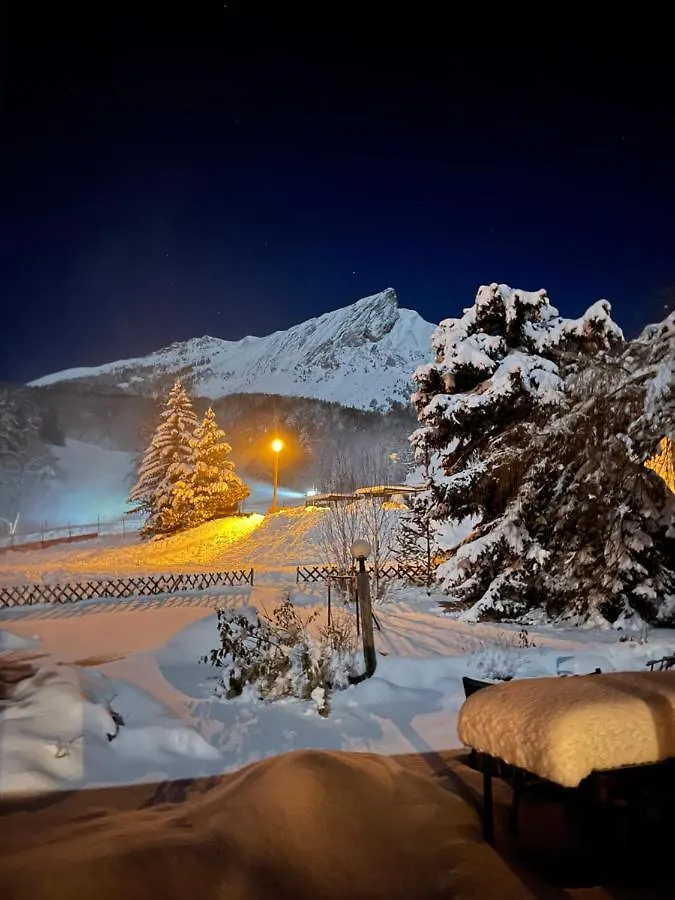 Maison L'Aiguille: Mountain Retreat with Guest Apartments Laye France
