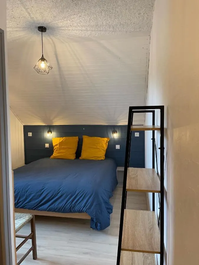 Maison L'Aiguille: Mountain Retreat with Guest Apartments Laye