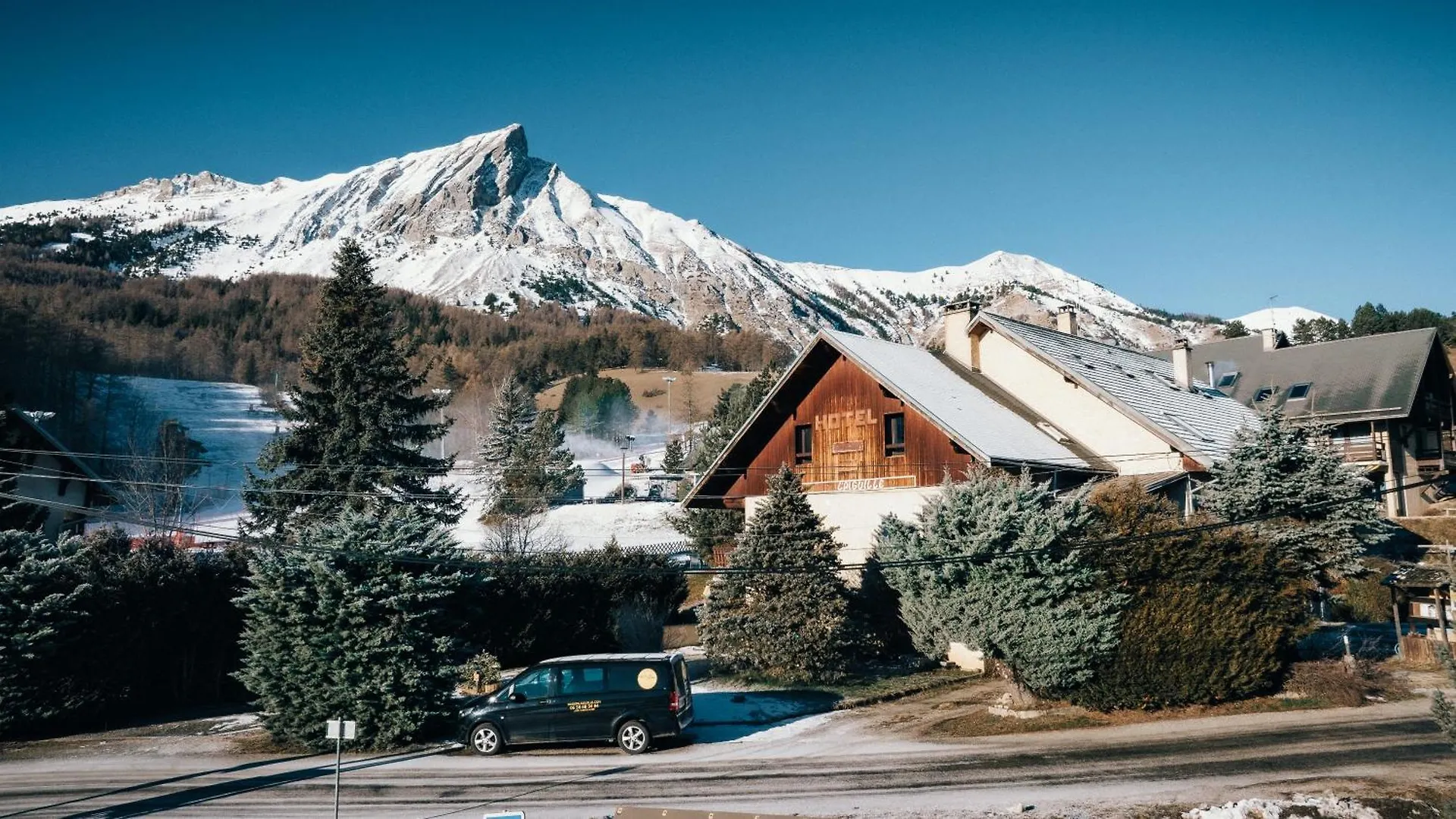 Maison L'Aiguille: Mountain Retreat with Guest Apartments Laye 0*,  France