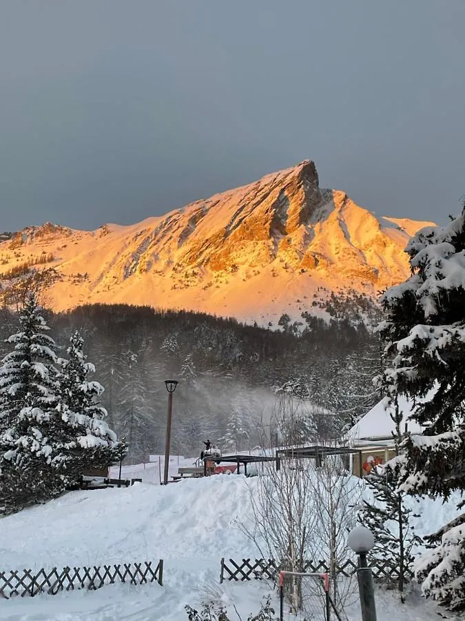 Maison L'Aiguille: Mountain Retreat with Guest Apartments Laye France
