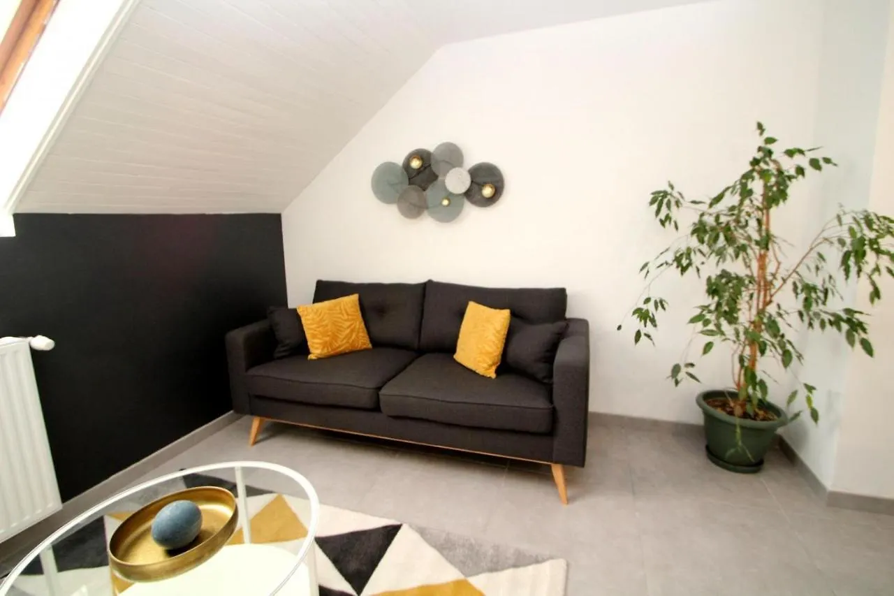 Maison L'Aiguille: Mountain Retreat with Guest Apartments Laye