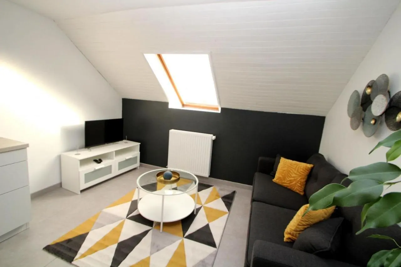 Maison L'Aiguille: Mountain Retreat with Guest Apartments Laye