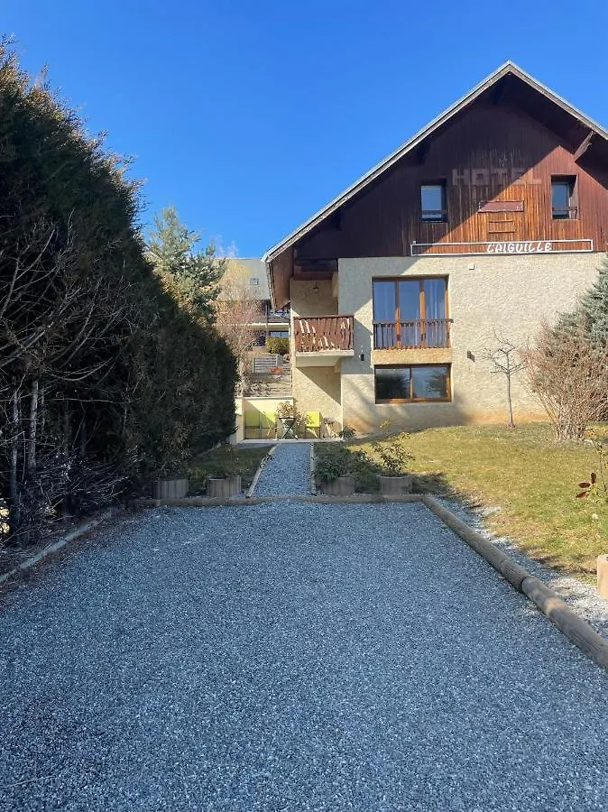 Maison L'Aiguille: Mountain Retreat with Guest Apartments Laye