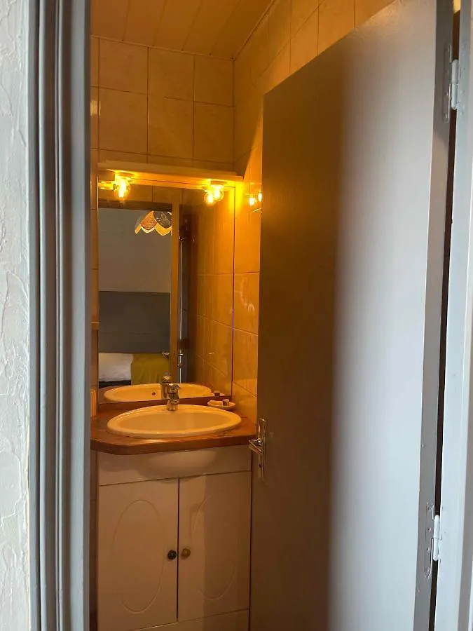 Maison L'Aiguille: Mountain Retreat with Guest Apartments Laye