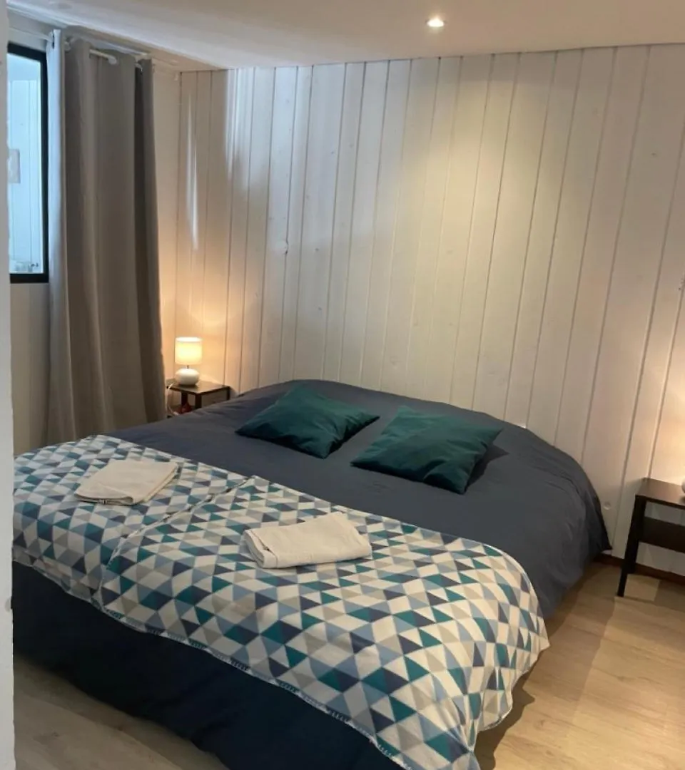 Maison L'Aiguille: Mountain Retreat with Guest Apartments Laye