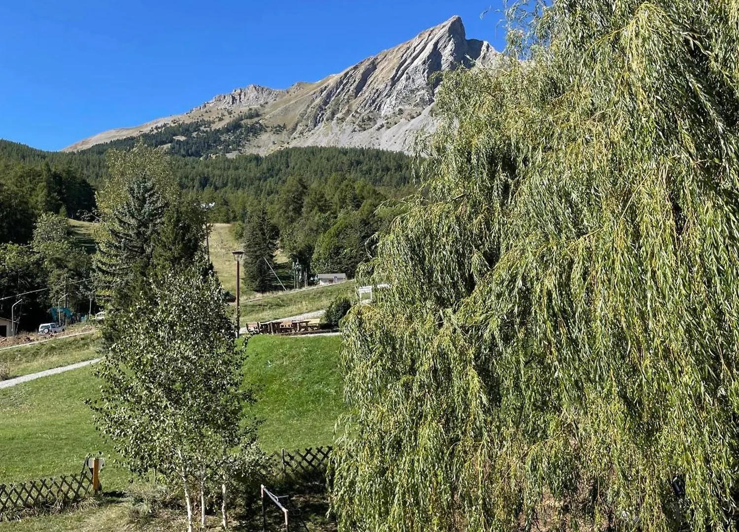 Maison L'Aiguille: Mountain Retreat with Guest Apartments Laye
