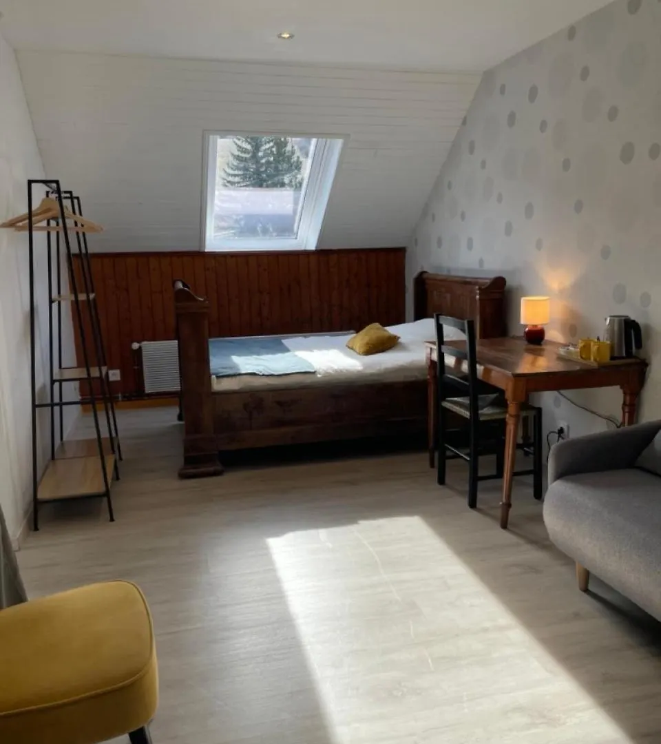 Maison L'Aiguille: Mountain Retreat with Guest Apartments Laye France