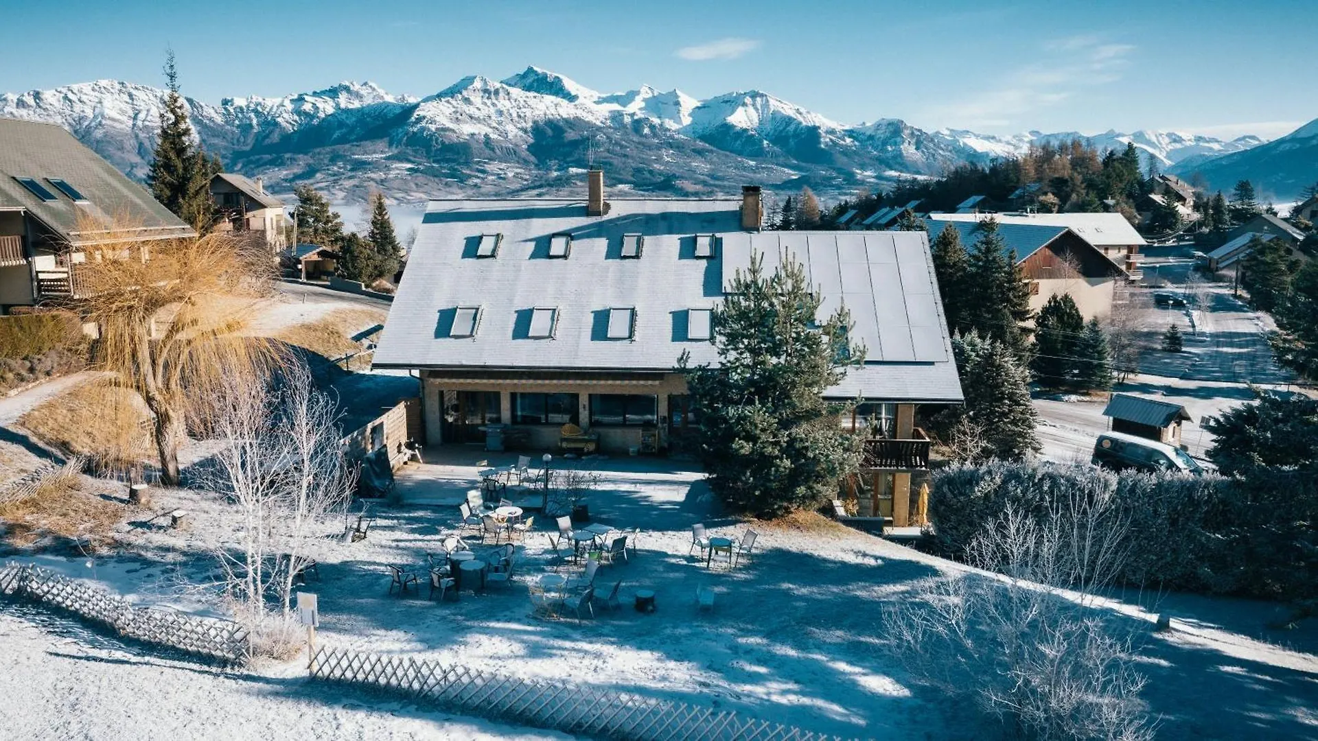 Maison L'Aiguille: Mountain Retreat with Guest Apartments Laye France