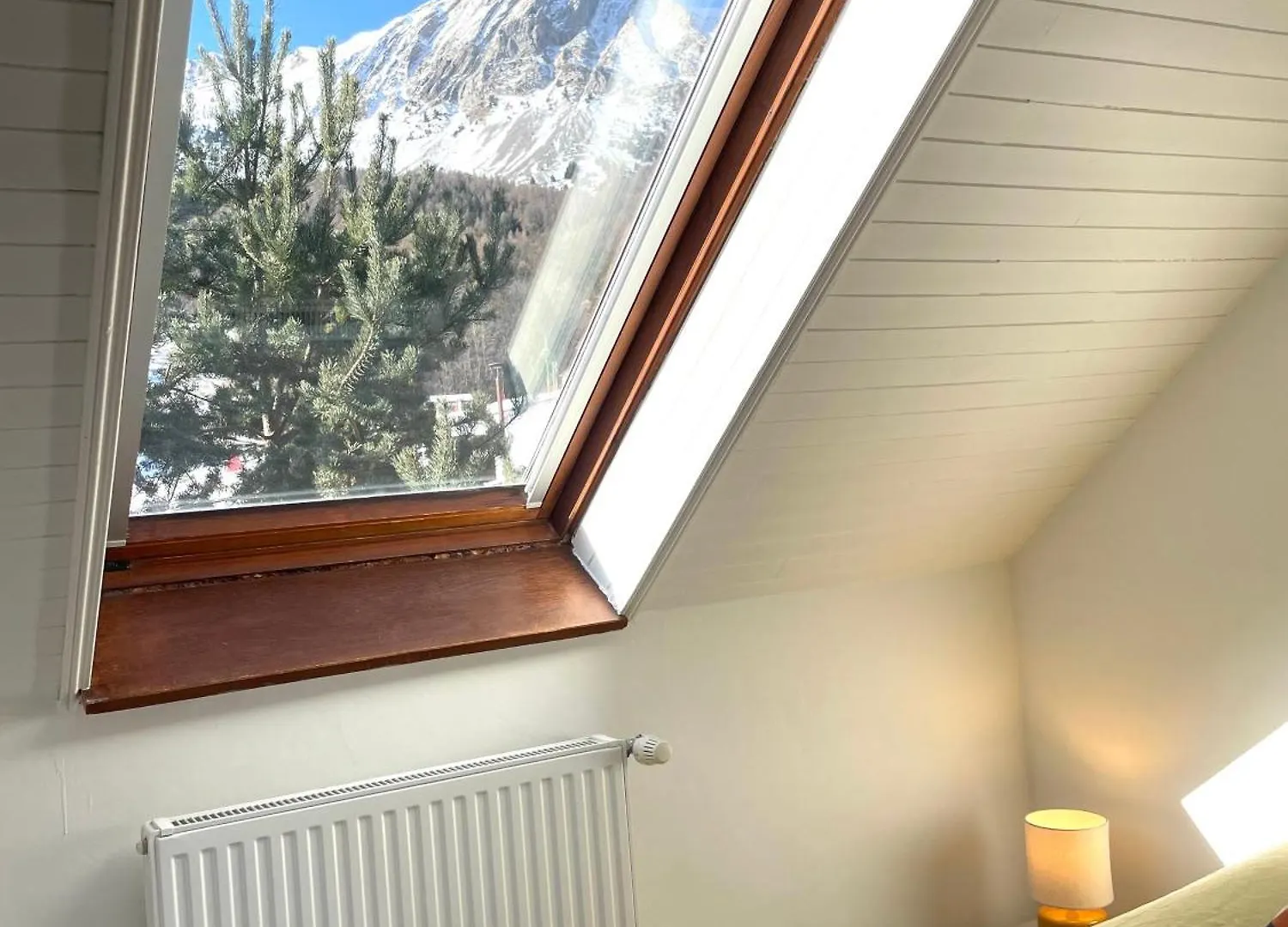 Maison L'Aiguille: Mountain Retreat with Guest Apartments Laye
