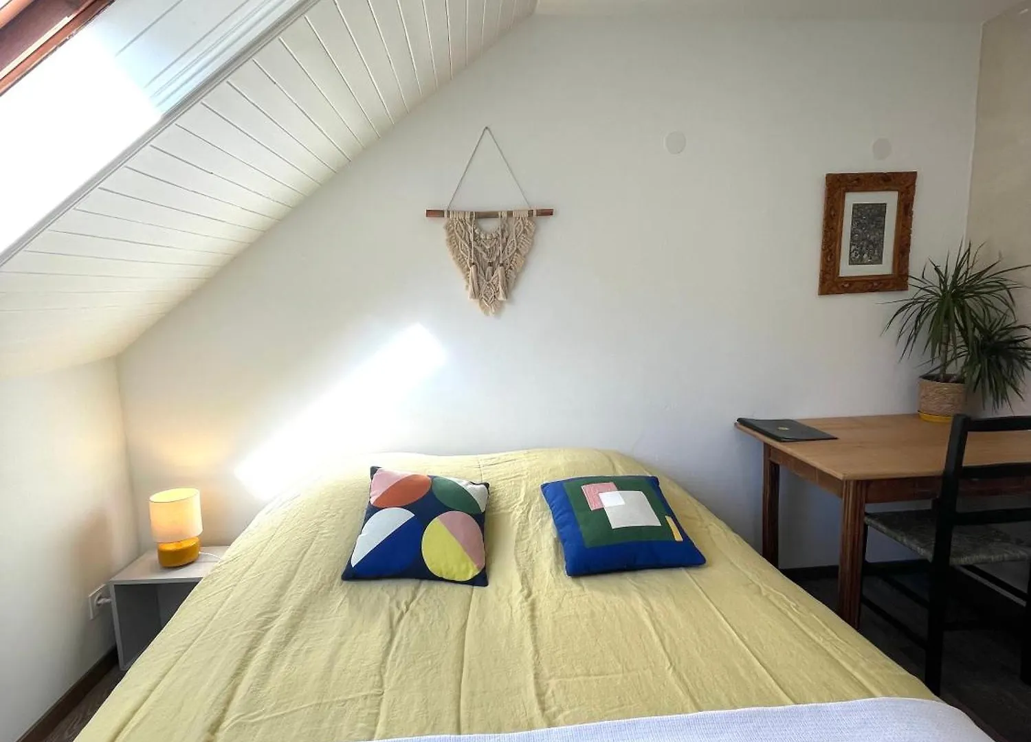 Maison L'Aiguille: Mountain Retreat with Guest Apartments Laye
