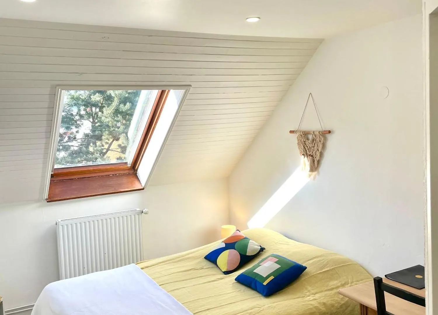 Maison L'Aiguille: Mountain Retreat with Guest Apartments Laye